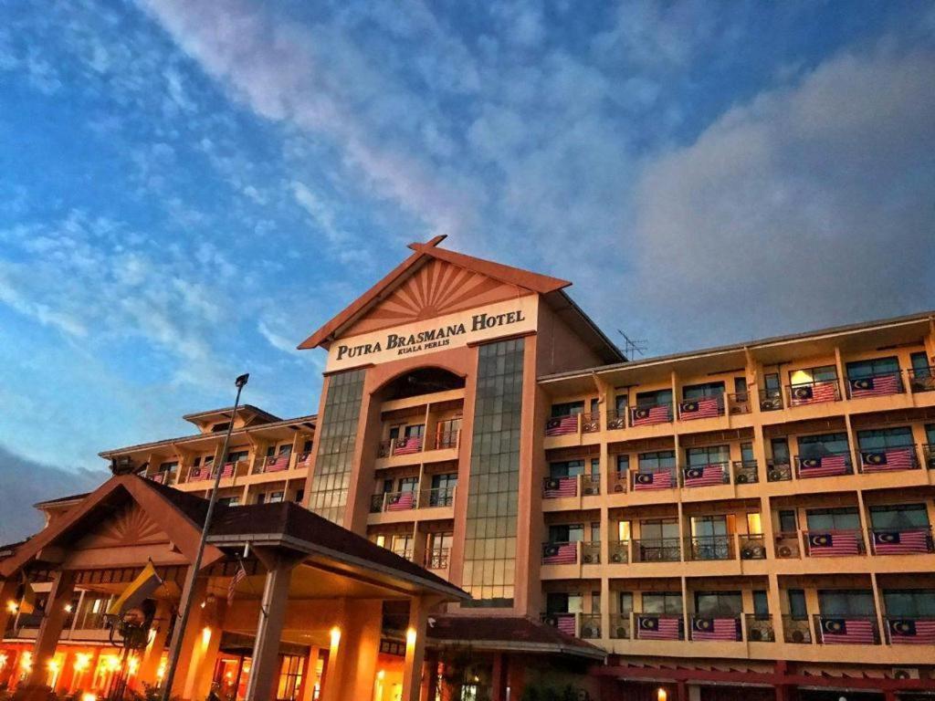 Putra Brasmana Hotel Куала-Перлис Экстерьер фото