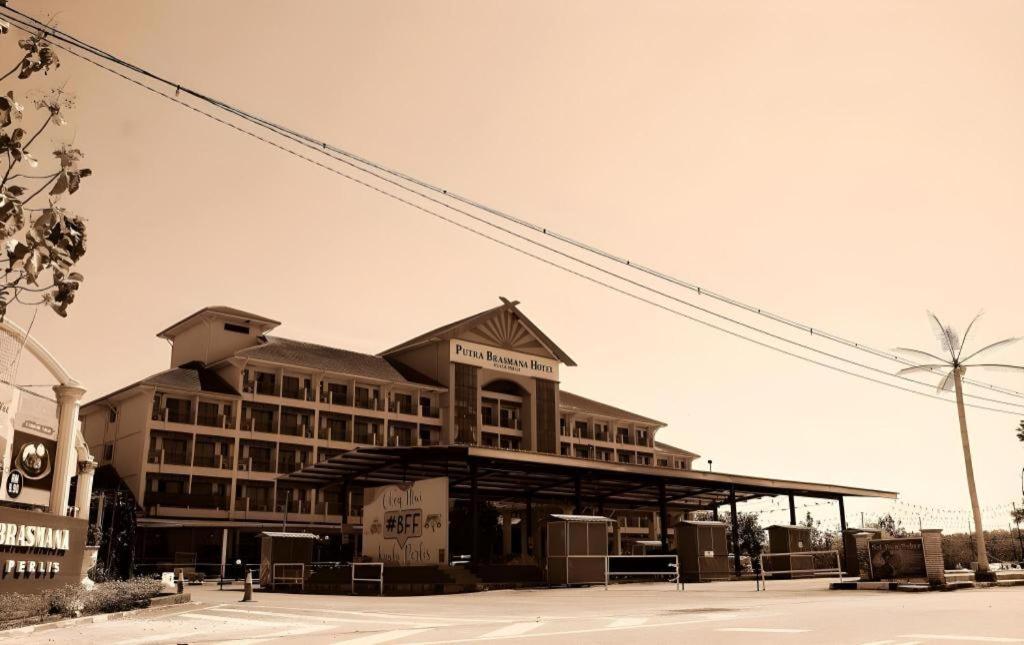 Putra Brasmana Hotel Куала-Перлис Экстерьер фото