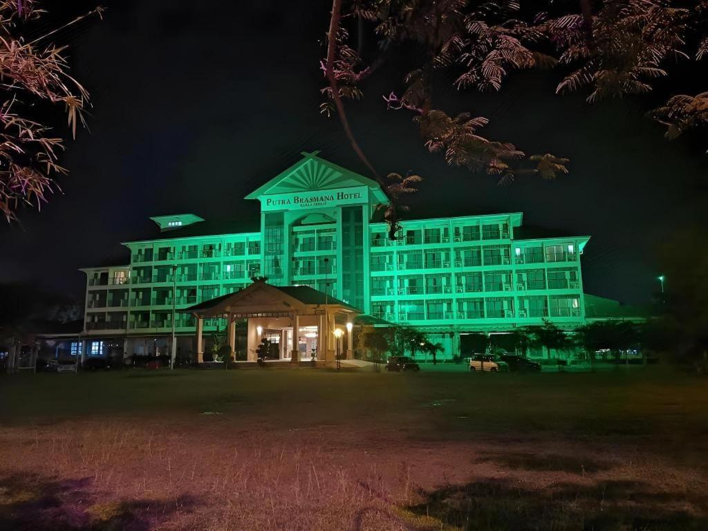 Putra Brasmana Hotel Куала-Перлис Экстерьер фото